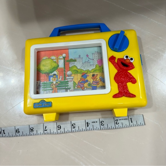 Vtg Sesame Street Tyco Elmo Musical TV Music Box Wind Up Jim Hanson Baby Toy - Picture 7 of 9